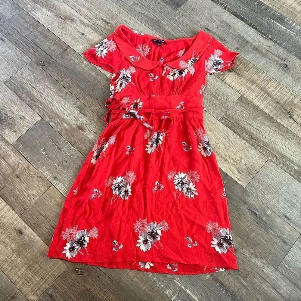 American Eagle Outfitters Red
Floral Peter Pan Collar Dress
Women's Size 0